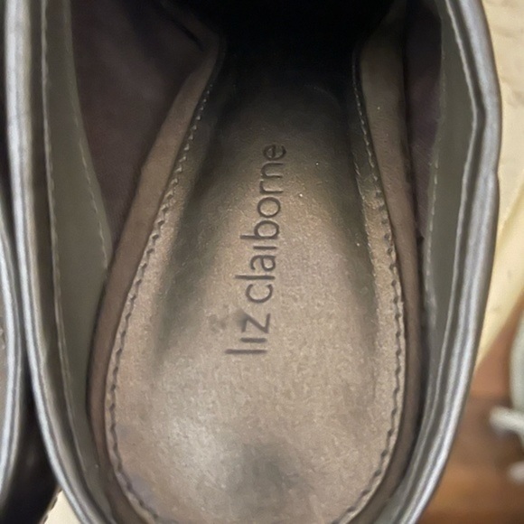 Liz Claiborn "Cindy Heeled Mule 2-toned leather. Size 8 - Gently Loved - Picture 6 of 6